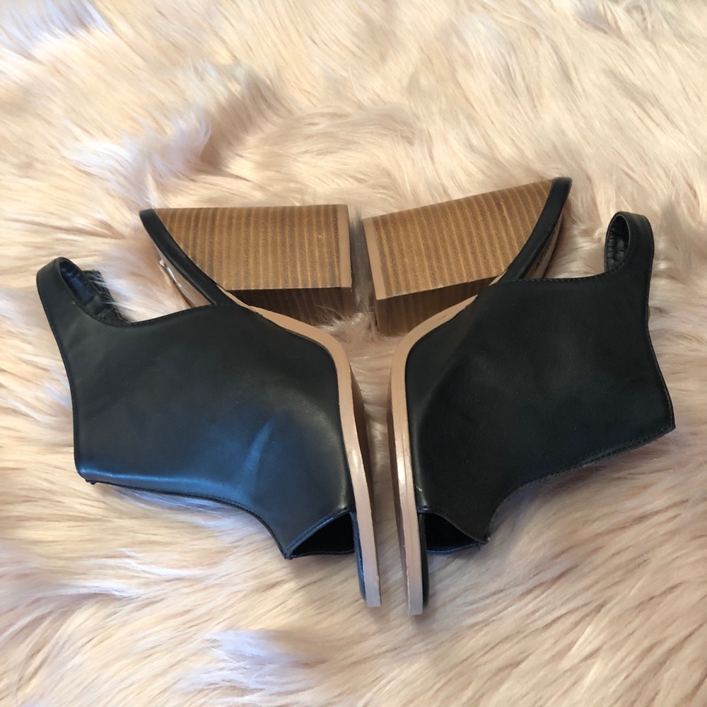Open toe-wedge heel
